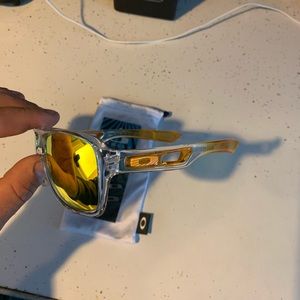 Oakley dispatcher 2 orange and gold white